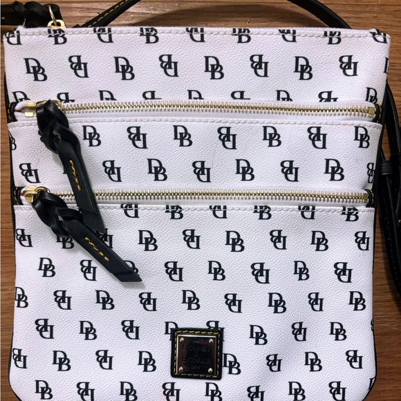 Dooney & Bourke NWOT Black and White Signature DB Design Double Zip Crossbody - Picture 6 of 14